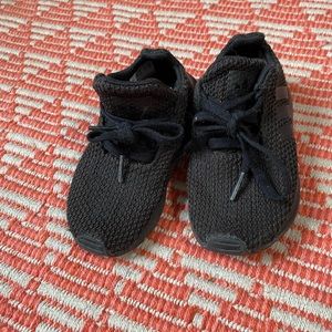 Black Adidas Toddler tennis shoes size 7